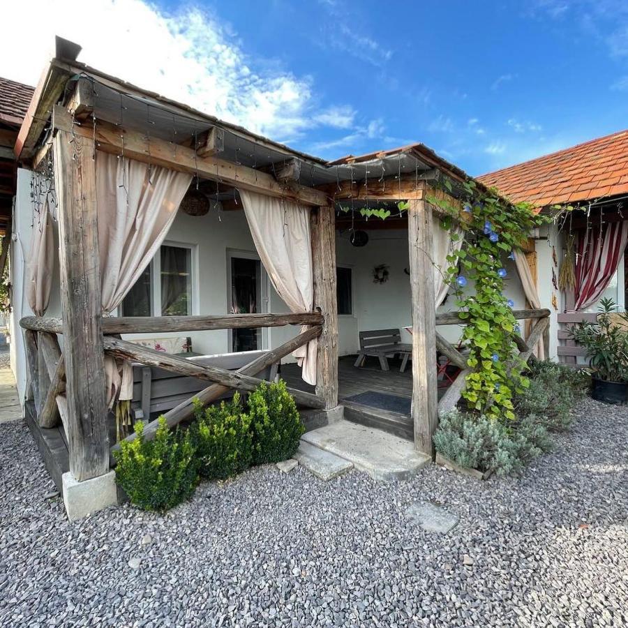 Villa Lukash Yanoshi Exterior foto